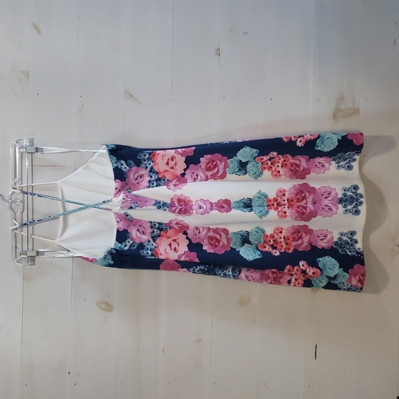 Guess floral dress - Picture 2 of 3